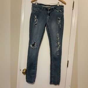 EUC Rue 21 Distressed & Embroidered Skinny Jeans Women’s Sz 9/10